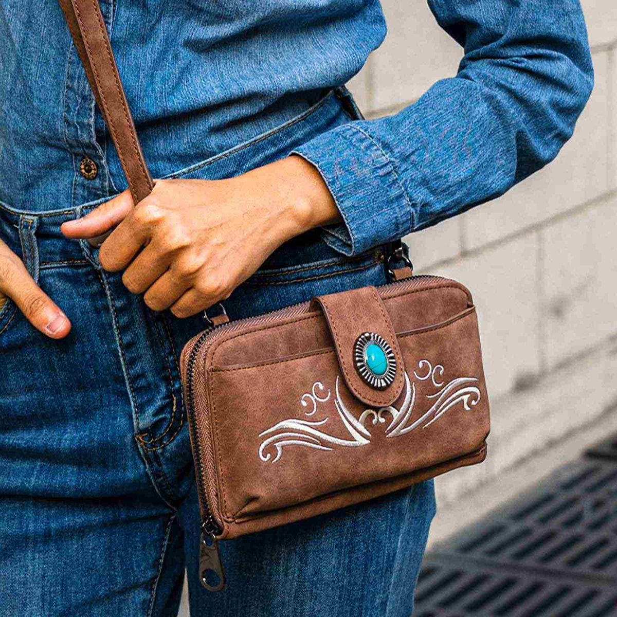 Phone bags - Lavawa Western Turquoise Concho Embroided Cell Phone Wristlet  Wallet Crossbody Bag Purse of lavawa-shopify – LAVAWA