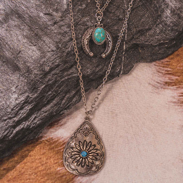 Layered Turquoise Carving Daisy Horseshoe Adjustable Necklace